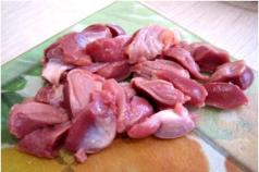 Recept på kycklingmagar i en långsam spis